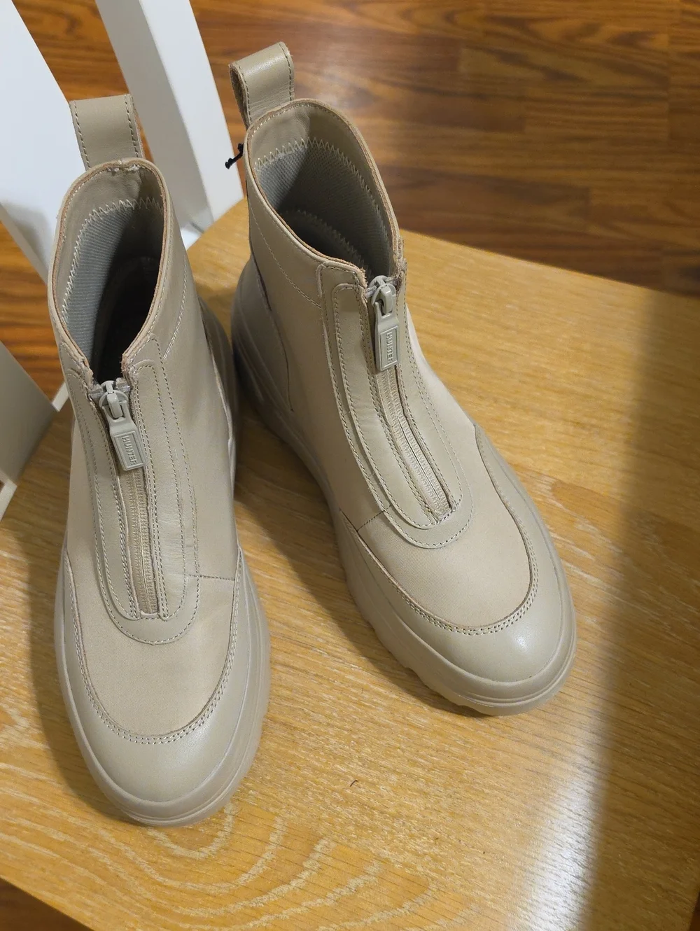 Hunter Beige Platform Zip Ankle Boots Women Size 8 NWOB